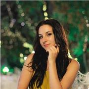 Studentessa universitaria 5° anno di giurisprudenza impartisce lezioni di diritto